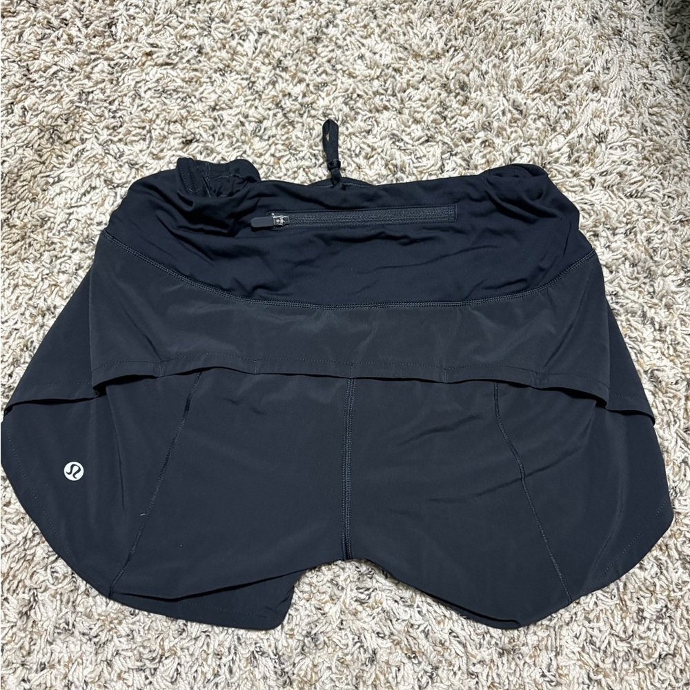 Lululemon Hotty Hot shorts with back zippe